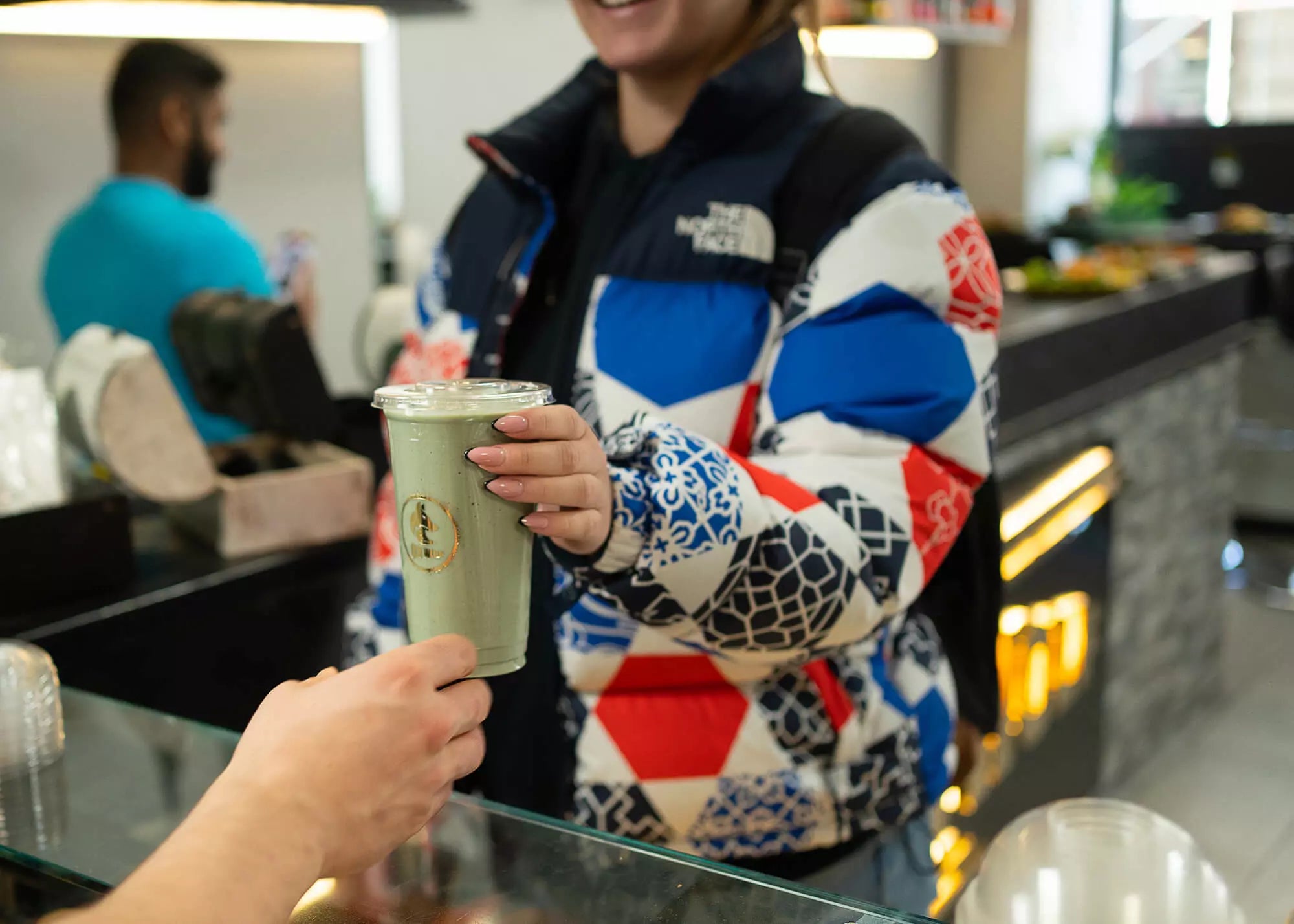 Cliente qui commande un milkshake
